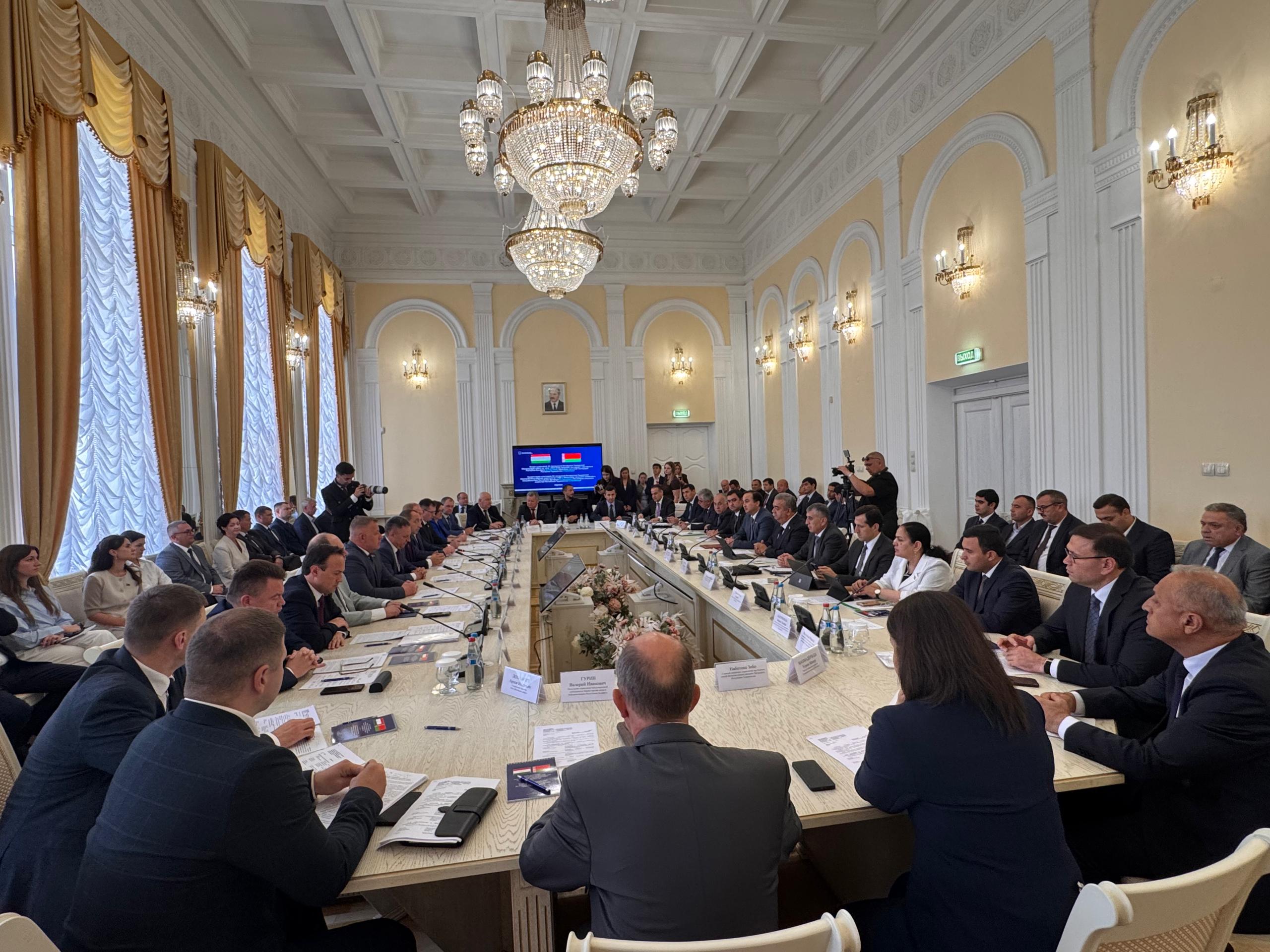 РАИСИ ПАЛАТАИ САВДО ВА САНОАТИ ҶУМҲУРИИ ТОҶИКИСТОН ДАР ҶАЛАСАИ КОМИССИЯИ БАЙНИҲУКУМАТИИ ҶУМҲУРИИ ТОҶИКИСТОН ВА ҶУМҲУРИИ БЕЛАРУС ИШТИРОК ВА СӮХАНРОНӢ НАМУД