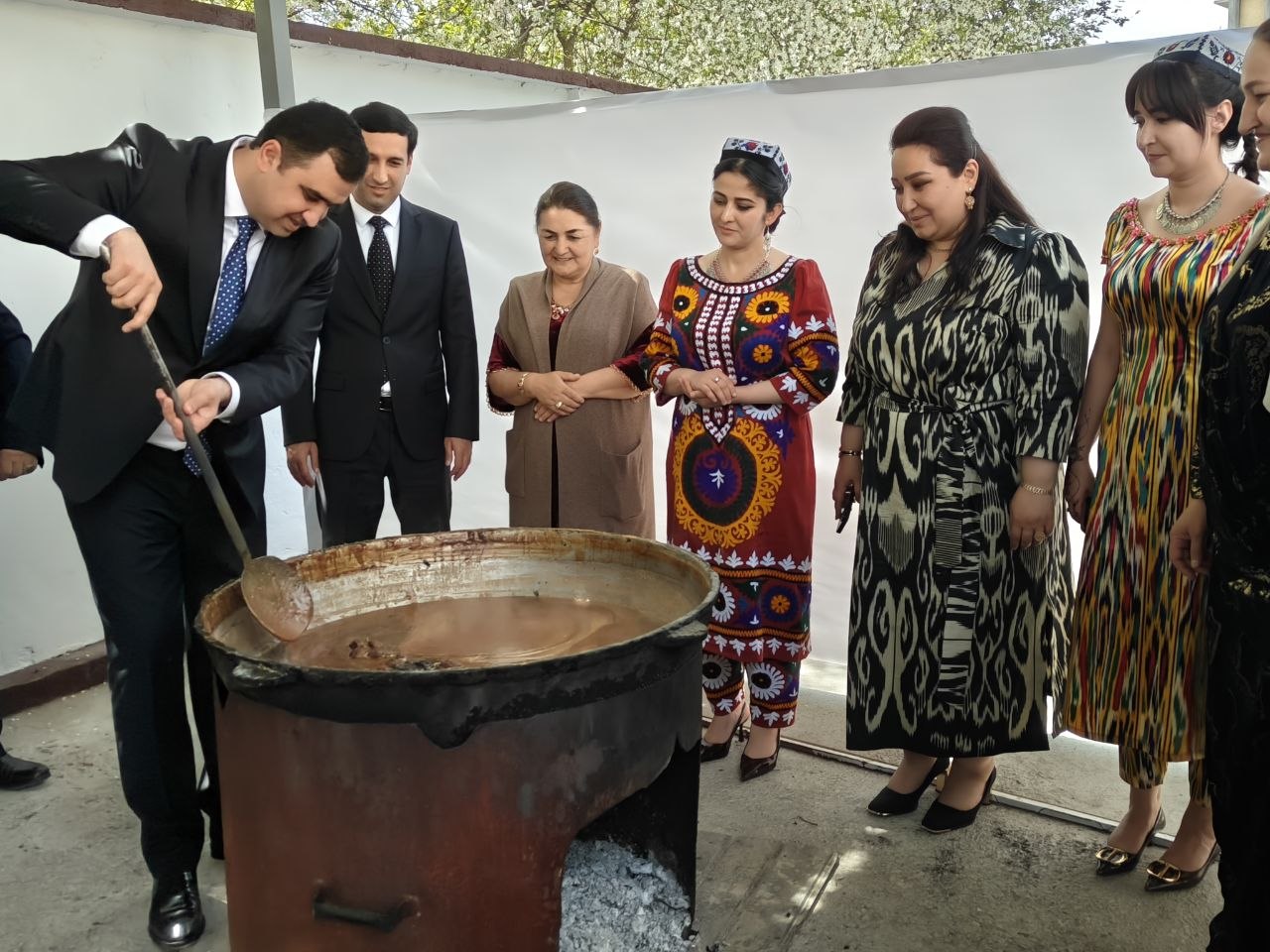 ҶАЛАСАИ ТАНТАНАВӢ БАХШИДА БА РӮЗИ ТАЪСИСЁБИИ ПАЛАТАИ САВДО ВА САНОАТ ВА ТАҶЛИЛИ ҶАШНИ БАЙНАЛМИЛАЛИИ НАВРӮЗ